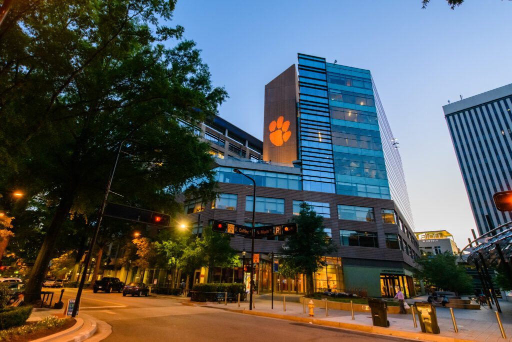 ინოვაციური საკლასო ტექნოლოგიები ამაღლებს კურსდამთავრებულთა გამოცდილებას Greenville ONE-ში